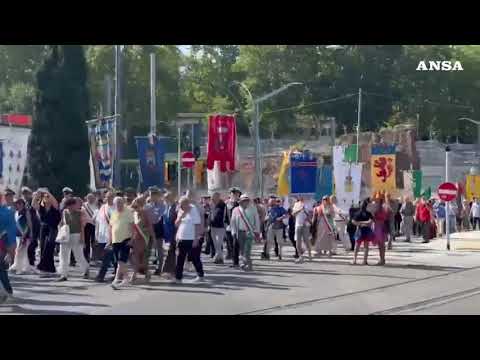 Bologna, corteo per ricordare le vittime della strage alla stazione