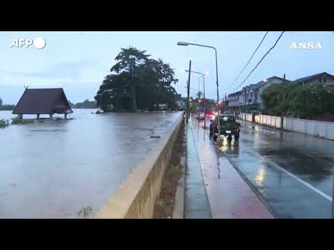 Forti piogge in Thailandia, strade sommerse nella provincia di Nan