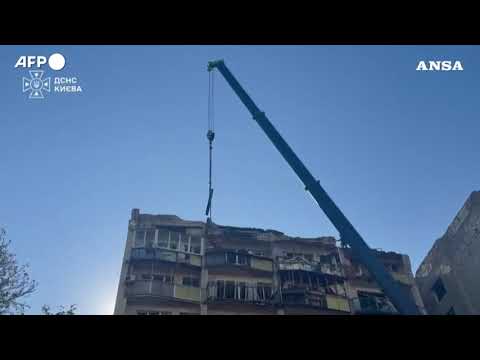 Ucraina, continuano le operazioni di ricerca dopo l’attacco russo a Kiev