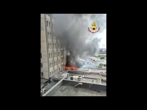 Salerno, incendio al Pronto Soccorso del Ruggi: fiamme dai condizionatori