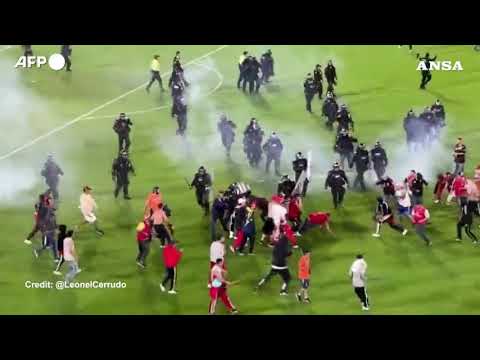 Scontri fra tifosi in Colombia, Santa Fe e America de Cali finisce in rissa