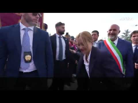 Meloni ad Amatrice, il saluto toccante a un cittadino: “Non mi far commuovere”