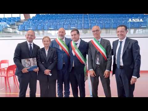 Meloni ad Amatrice tra gli applausi, poi la messa celebrata dal cardinale Zuppi