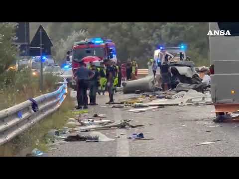 Scontro sulla Terni-Rieti, salgono a 6 le vittime, 27 feriti, 3 sono gravi