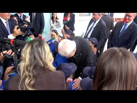 Un bambino ad Amatrice a Mattarella: «Puoi far rimettere il ‘Sì’ alla fine dell’inno nazionale»