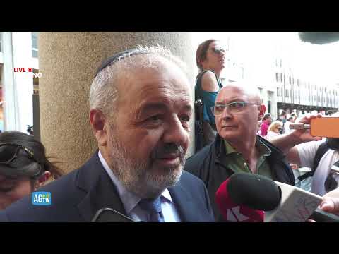 Milano, in piazza con la kippah contro l’antisemitismo