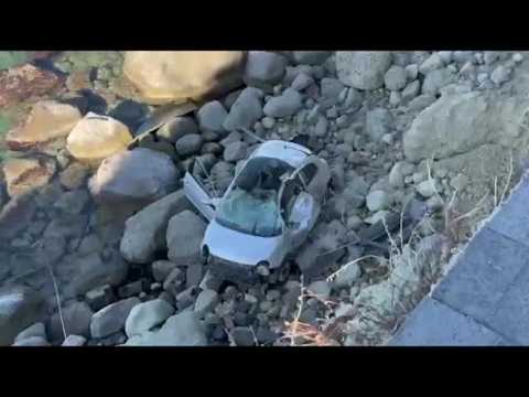 Salgono su un’auto e precipitano dalla scogliera: gravi tre giovani
