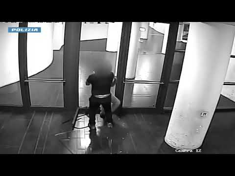 Sequestrato e torturato da una banda di narcos a Roma: il video dell’aggressione