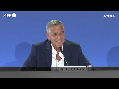 Clooney contro Trump: “Usa guidati da incapaci, speriamo nel voto di midterm”