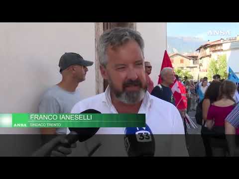 Trentino, in mille contro il raduno naziskin ieri a Dro