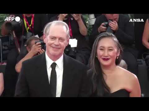 Venezia, le star di “Wild Horse Nine” ieri sul red carpet della Mostra