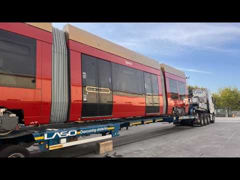 Bologna, il video dei vagoni del primo tram partiti dallo stabilimento di Irun nei Paesi Baschi i…