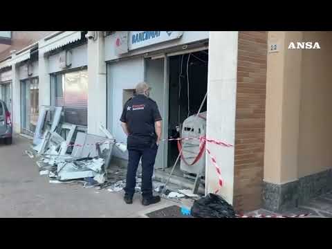 Doppio colpo a San Giuliano Milanese, fatti saltare gli Atm di banca e Poste