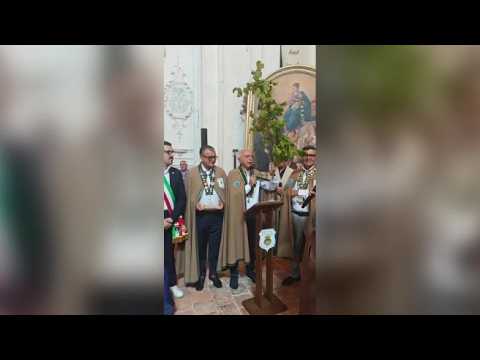 Luciana Littizzetto diventa ambasciatrice a vita della nocciola. Il video dell’investitura