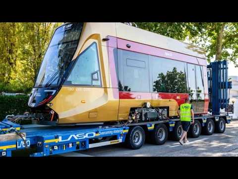 Il primo tram a Bologna: il convoglio partito dalla Spagna raggiunge Borgo Panigale