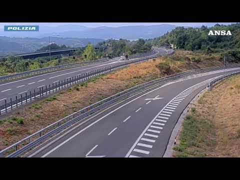 Contromano sull’A1 per 50 km, 32enne bloccata in Toscana