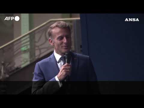 A Parigi il Vertice internazionale sullo spazio, Macron dialoga con l’astronauta Adenot