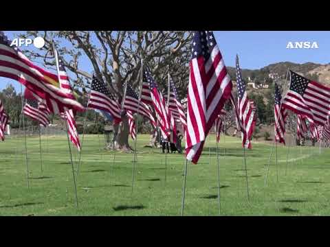 11 settembre, a Malibu il ricordo degli attentati con le bandiere Usa