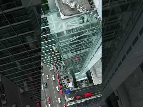 Milano ricorda l’11 settembre: Vigili del Fuoco scalano la Torre Galfa in memoria dei colleghi ca