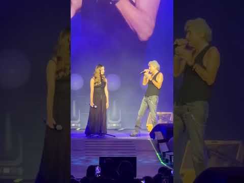 Luciano Ligabue e la figlia Linda emozionano Jesolo con A modo tuo in un debutto familiare unico
