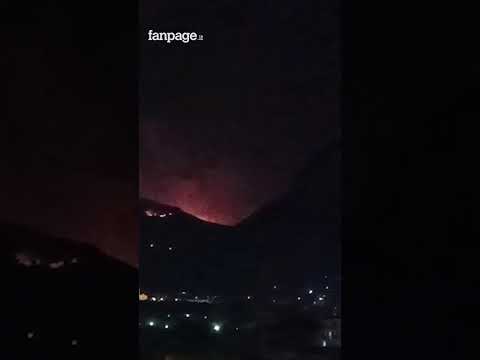 Incendio Costiera Amalfitana, il fuoco sfiora alcune abitazioni nella notte