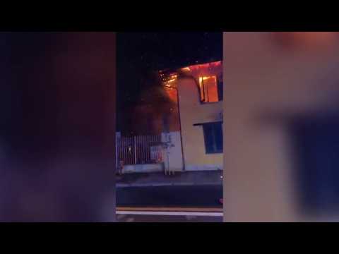 Arconate, dà fuoco alla sua casa e rende inagibili altre undici