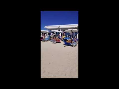 In Puglia l’ottobrata spinge i turisti al mare: stabilimenti balneari aperti, in tanti dall’estero