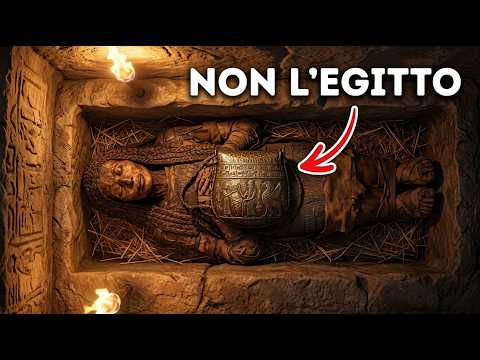 Hanno trovato una mummia egizia con in mano un manufatto impossibile