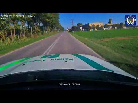 Romano, fuga a zig-zag tra auto e ciclisti, preso. In macchina aveva droga e tre coltelli